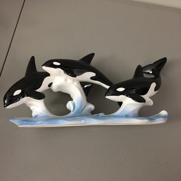 🆕 SEA WORLD PORCELAIN DOLPHINS NWT - Picture 2 of 4
